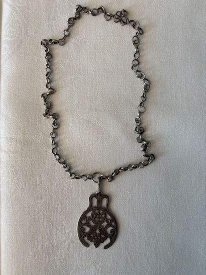 Ancien collier berbère en argent bas titre...
