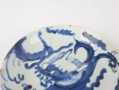 CHINA: Blue-white porcelain plate decorated...