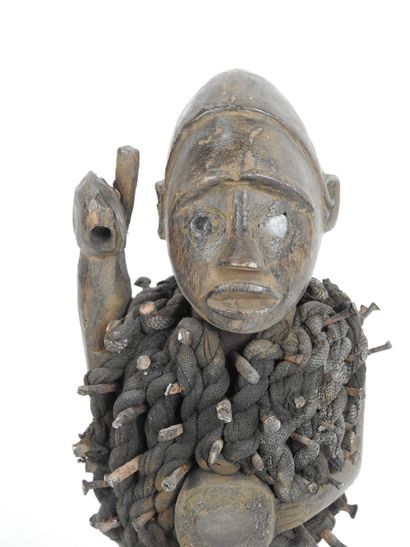 CONGO. Statue fétiche à clous type Nkisi...