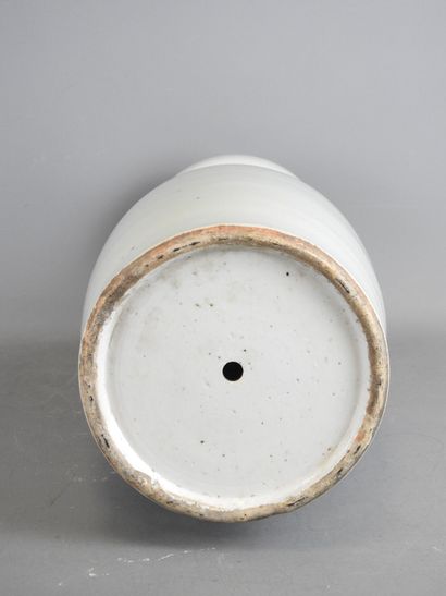 CHINA: White-blue porcelain vase decorated...