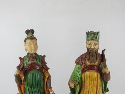 CHINE : Couple de hauts dignitaires en céramique...