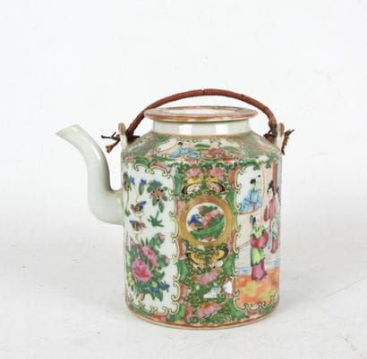 CHINA, Canton: Cylindrical porcelain teapot...
