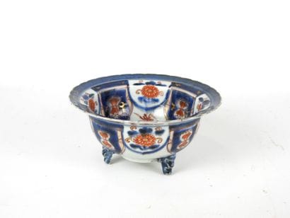 JAPAN: Porcelain stoneware bowl with blue,...