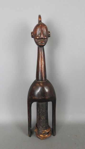 MUYE, NIGERIA. Upper part of a statue. H....
