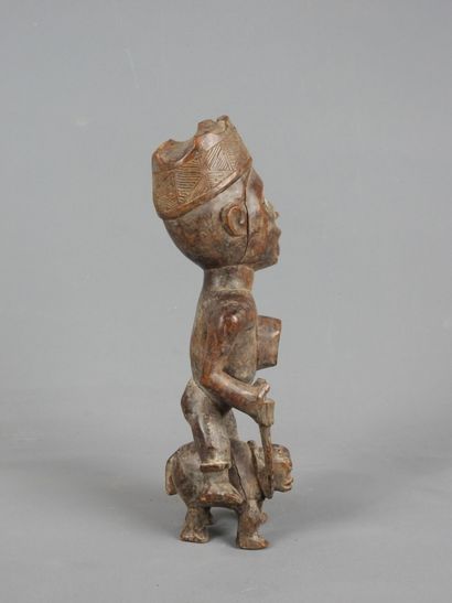 VILI, Kongo, République Démocratique du Congo.

Statue...
