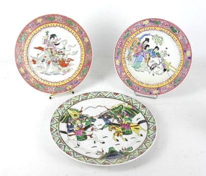 CHINE : Deux assiettes en porcelaine à décor...