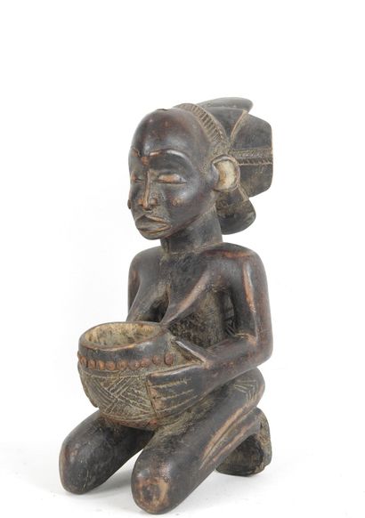 LUBA, République Démocratique du Congo. Porteuse...