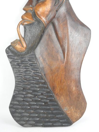 GABON. Profil d'un homme à la pipe. Bois...