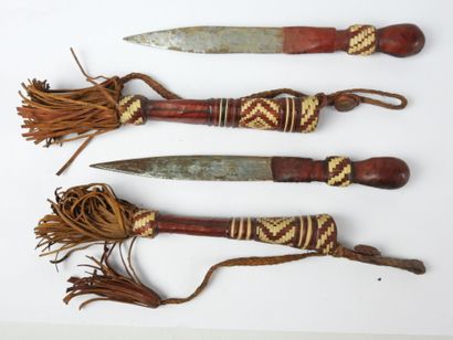 AFRIQUE : Deux COUTEAUX MANDINGUE, Fourreau...