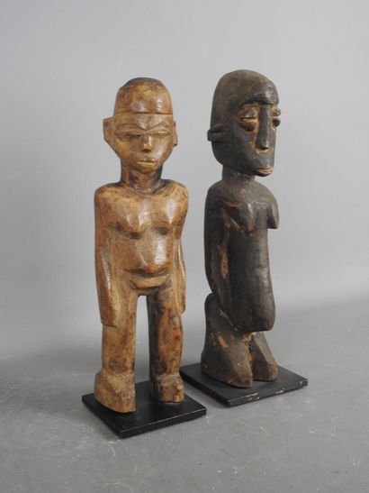 LOBI, Burkina Faso.
Deux anciennes statues...