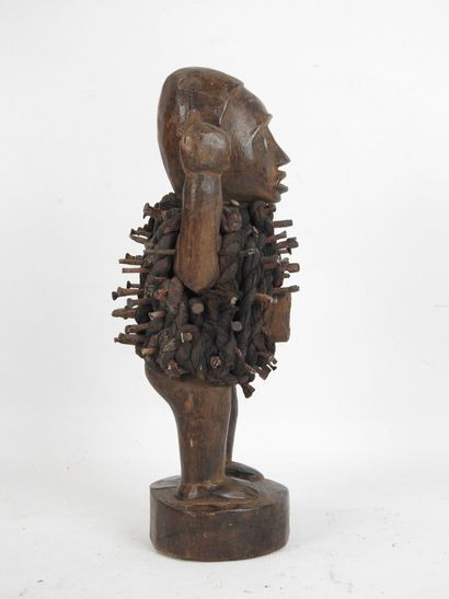 CONGO. Statue fétiche à clous type Nkisi...