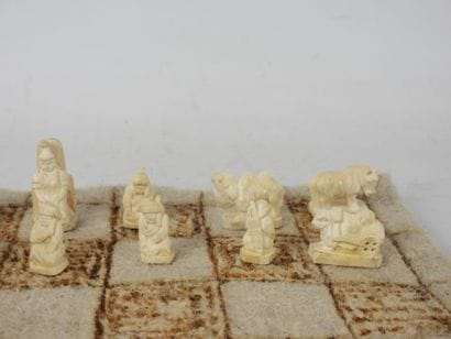 MONGOLIE : JEUX D'ECHECS. Plateau en laine...