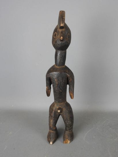 MUMUYE, Nigéria.
Bois dur, patine sombre.
Statue...