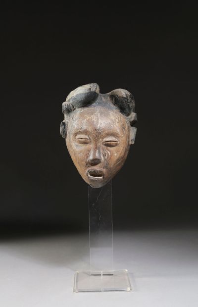 Masque de danse à visage féminin, GABON.
Bois...