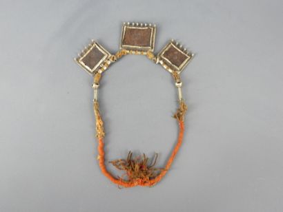 INDIA: Necklace. D. 18 cm.