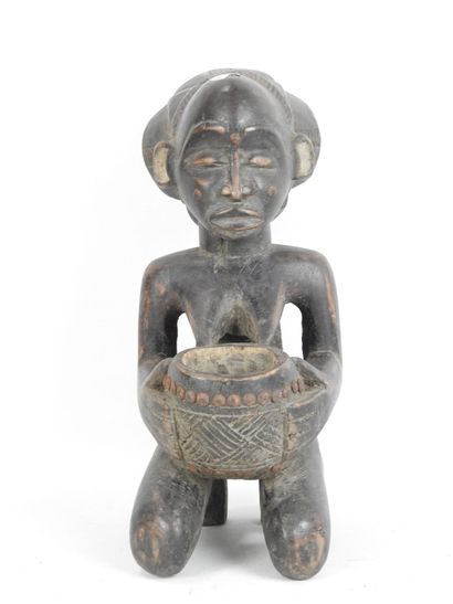LUBA, République Démocratique du Congo. Porteuse...