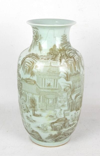 CHINE : Vase lanterne en porcelaine céladon...