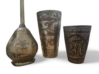 EXTRÊME-ORIENT, XXe.
Lot comprenant 2 verres...