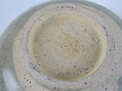 Lot composed of:
-Ceramic bowl with cracked...