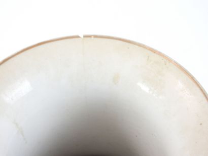 CHINE : Vase de forme balustre en porcelaine...