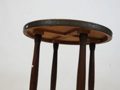 MAGHREB, in the taste of : Wooden pedestal...