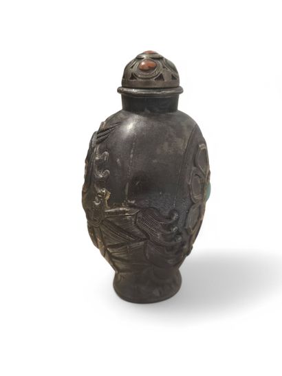 CHINE, fin XIXe.
Tabatière en argent à décor...