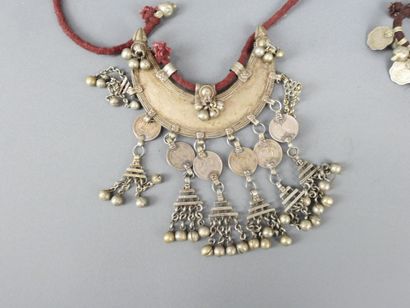 INDIA: Bracelet and necklace. D. approx....