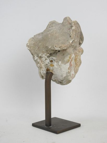 Gandhara art. Male head in stucco with significant...