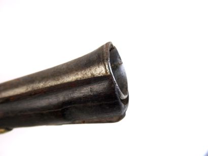 ARMES à FEU. Escopette à monture en noyer,...