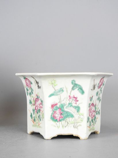CHINA: Hexagonal porcelain pot cover with...