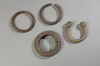 GABON et COTE D'IVOIRE.
Quatre anciens bracelets...
