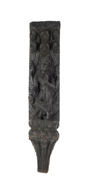 INDE : Panneau en bois sculpté à décor de...