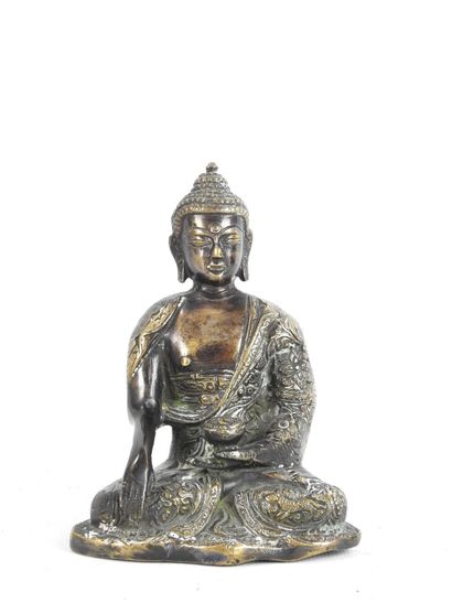THAILANDE. Bouddha en bronze à patine partiellement...