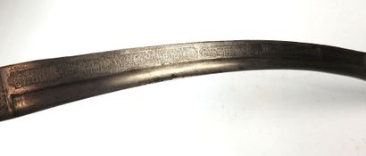 ARMES BLANCHES. Sabre PALA indo-perse à monture...