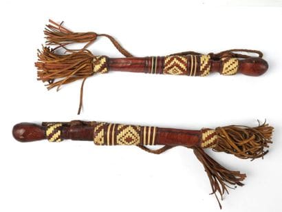 AFRIQUE : Deux COUTEAUX MANDINGUE, Fourreau...