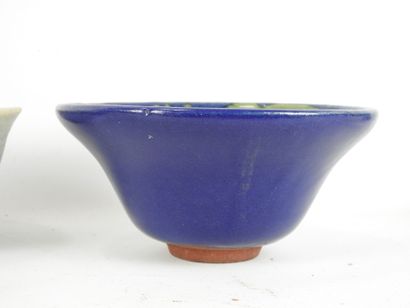 Lot composed of:
-Ceramic bowl with cracked...