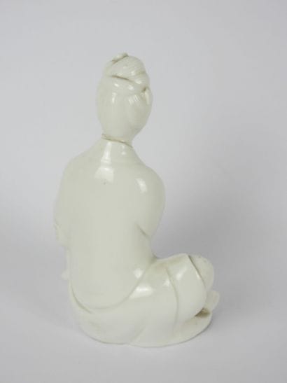 Statuette de Guanyin en porcelaine blanc...