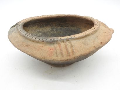 KIMBAYA : Oblong terracotta vase with striated...