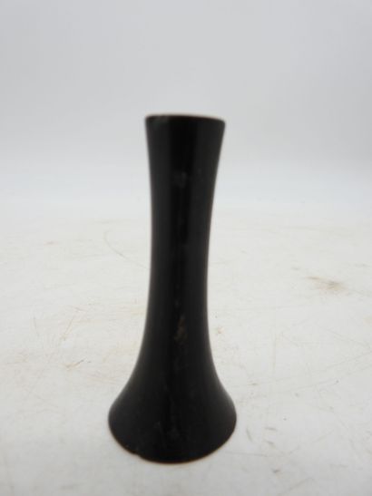 Oceania (Vanuatu?). Antique earring in black...