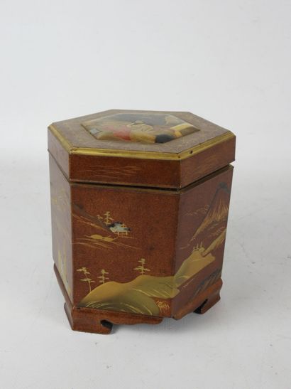 JAPON - Epoque MEIJI : Coffret hexagonal...