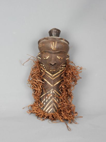 PENDE, Democratic Republic of Congo.

Wood,...