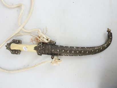 MAROC : Koumya, avec manche en os et fourreau...