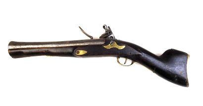 ARMES à FEU. Escopette à monture en noyer,...