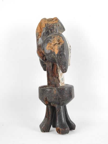 KWELE, Gabon.
Bois dur, pigments dont kaolin.
Sculpture...