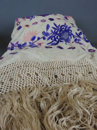 INDOCHINA: Silk stole embroidered with polychrome...