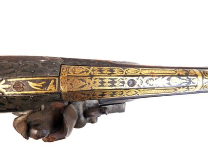 ARMES à FEU. Escopette à monture en noyer...