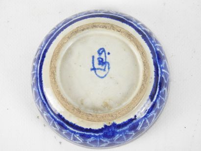 Lot composed of:
-Ceramic bowl with cracked...