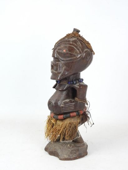 SONGYE, République Démocratique du Congo.
Bois...