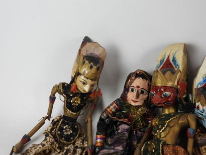 INDONESIE : Sept poupées marionnettes du...