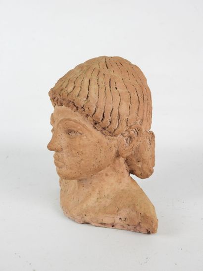 Terracotta bust. H. 25 cm.